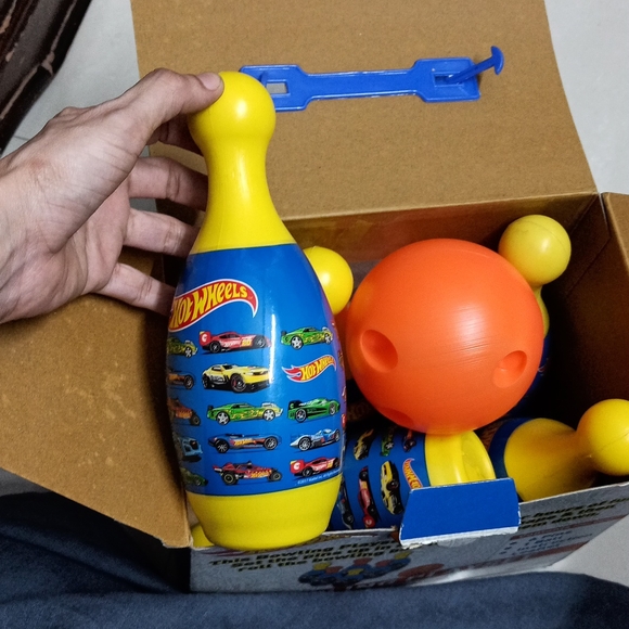 Hot Wheels Bowling Game - Picture 4 of 4